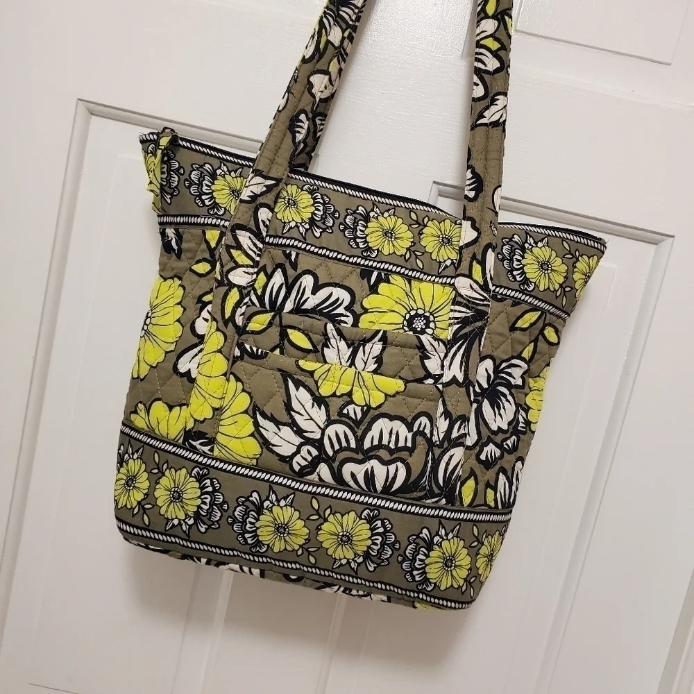 Colorful Quilted Shoulder zip close bag - Picture 2 of 10